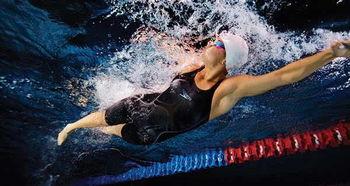 娱乐吃瓜君孙佳俊蝶泳,娱乐吃瓜君的泳坛新秀  第2张